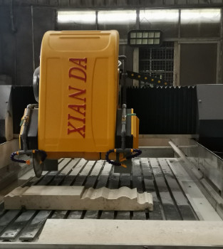 3 एक्सिस लीनियर स्टोन प्रोफाइल कटिंग मशीन 15kw