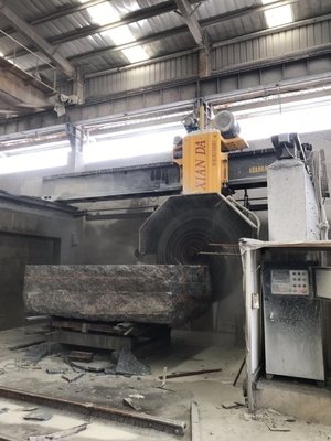 पानी की खपत 15m3/h ग्रेनाइट और संगमरमर के लिए ब्लॉक काटने की मशीन सकल शक्ति 57/67kw
