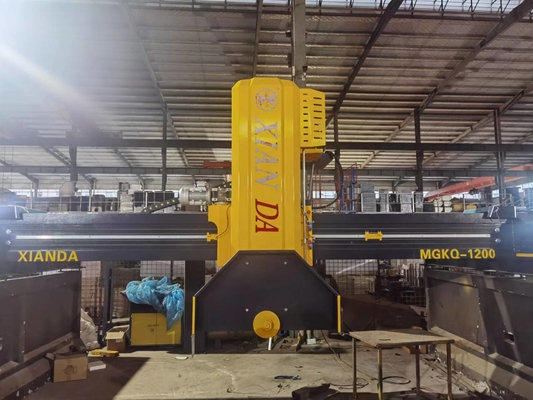 57/67kw चार स्तंभ मध्य ब्लॉक कटर मशीन 2200-2800 मिमी ब्लेड व्यास के साथ