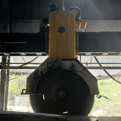 55kw मुख्य शक्ति सटीक काटने के प्रदर्शन के लिए पत्थर काटने की मशीन