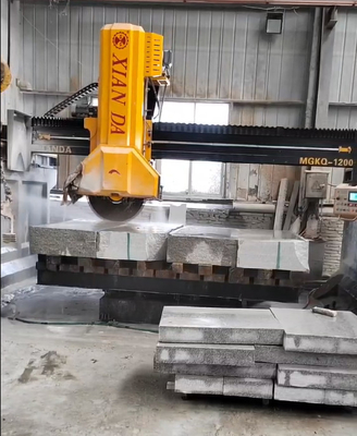 उच्च गति चार कॉलम मध्य ब्लॉक कटिंग मशीन मध्य ब्लॉक के लिए कटिंग