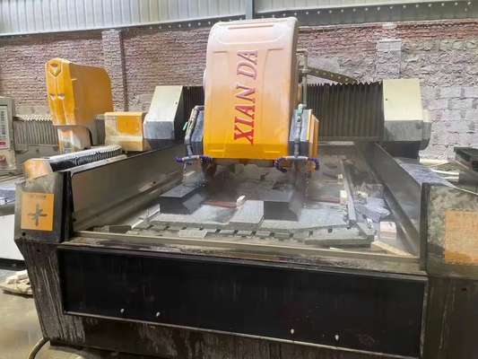 3 अक्षीय रैखिक सीएनसी कटिंग मशीन, 220V पावर, 15kw मुख्य मोटर और ग्रेनाइट रेलिंग के लिए 21.5kw सकल शक्ति