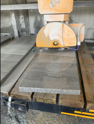 0-60° सर्वो मोटर बेवलिंग के साथ चार-अक्ष ब्रिज-प्रकार की पत्थर काटने की मशीन