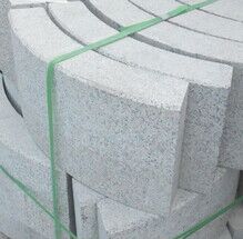 घुमावदार कर्बस्टोन के लिए वर्टिकल सीएनसी वायर आरी मशीन