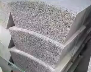 सीएनसी-नियंत्रित ऊर्ध्वाधर तार देखा मशीन 3-अक्ष लिंकेज घुमावदार कर्बस्टोन काटने