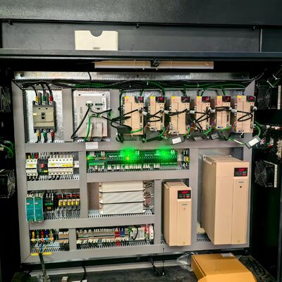 5 एक्सिस सीएनसी ब्रिज सॉ स्टोन कटिंग मशीन टाइल कटर उच्च-सटीकता 32 किलोवाट 120 मिमी कटिंग मोटाई गियरबॉक्स बेयरिंग