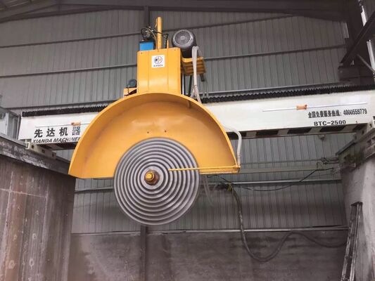 ऊर्जा बचत बड़ी पत्थर मशीन 45KW मोटर मल्टी-ब्लेड ब्रिज सॉ स्टोन कटिंग मशीन ग्रेनाइट मार्बल ब्लॉक के लिए