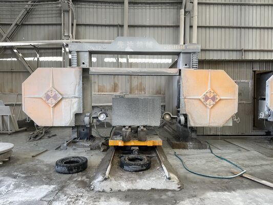 संगमरमर ग्रेनाइट प्रोफाइलिंग के लिए कॉम्पैक्ट 4-अक्ष सीएनसी डायमंड वायर सॉ मशीन - सीई प्रमाण पत्र के साथ छोटे पत्थर काटने की मशीन