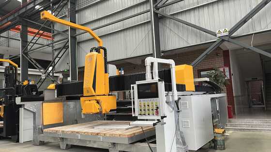 600 मिमी सॉ ब्लेड के साथ 4-एक्सिस इंटेलिजेंट ब्रिज स्टोन कटिंग मशीन, ग्रेनाइट मार्बल स्लैब प्रोसेसिंग के लिए हाई-एंड सीएनसी सिस्टम