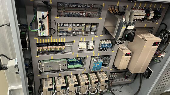 सीई 5-अक्ष ब्रिज स्टोन कटर इतालवी डीडीएक्स सिस्टम 900 मिमी देखा ब्लेड वैकल्पिक सुरक्षात्मक सिलिंग दरवाजे के साथ