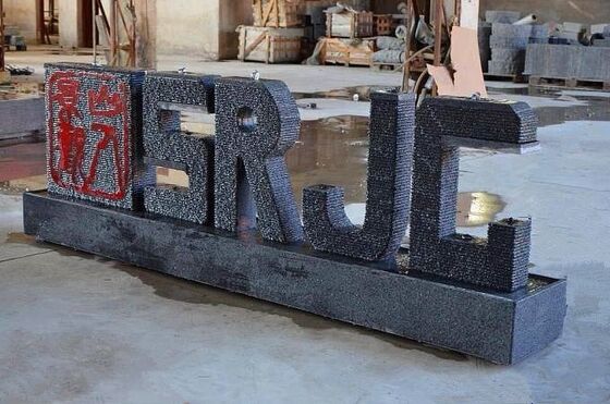 4-एक्सिस सीएनसी डायमंड वायर सॉ मशीन 360° सर्वो-रोटरी टेबल 16-सरफेस स्लाइडवे और 28 रोलिंग-व्हील लिफ्ट के साथ मार्बल ग्रेनाइट के लिए