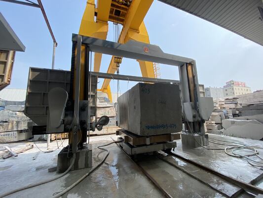 3000×3000×1500 मिमी मार्बल और ग्रेनाइट ब्लॉक डिवाइडिंग के लिए सिंक्रोनस स्क्रू ड्राइव के साथ पीएलसी कंट्रोल डायमंड वायर सॉ मशीन