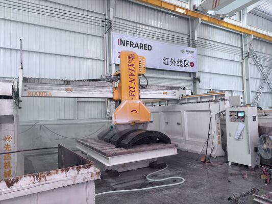 उच्च गति चार स्तंभ मध्य ब्लॉक काटने की मशीन 29/37kw सकल शक्ति के साथ सटीक काटने के लिए