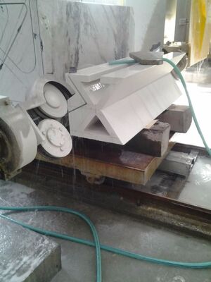 Automatic CNC Diamond Wire Saw Machine with 15 Kw Main Motor for 20-40 m/h Stone Cutting पत्थर काटने के लिए 15 किलोवाट की मुख्य मोटर के साथ स्वचालित सीएनसी हीरा तार देखा मशीन